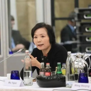 手握11万亩地皮，银行存七百多亿，她才是我国隐形“地产女首富”
