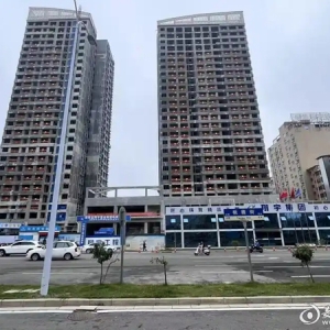 城发青年公寓“十一”不停工 200余名建设者奋战施工一线