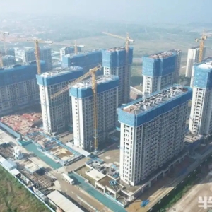 按下“加速键”！城阳区宿流社区安置房300名建设者假期坚守岗位