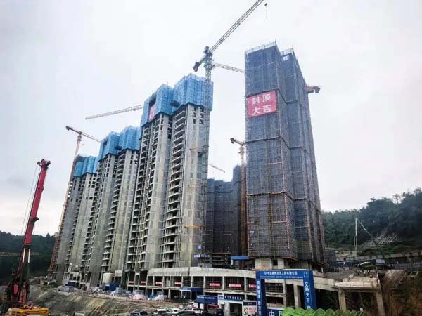 云岩区小关城中村改造安置房封顶 预计2026年年底建成交付
