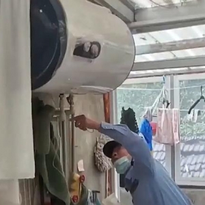 可怕！南京女子家中洗澡，看到热水器上有一条大蛇，长度超2米！ ...