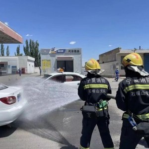 宁夏一出警消防员发现车祸现场是母亲的车后依然继续救援 网友：愿阿姨早日康复 ... ...