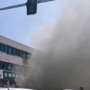 突发！沈阳一面馆爆炸致1人轻微伤，目击者：现场损失挺严重 ...