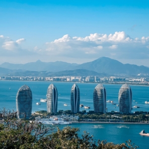去旅游顺带买套房？三亚楼市火得突然，楼盘销售：有客户已预约五一看房 ...