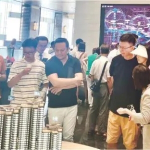 有人连购3套豪宅 有人卖股票买房