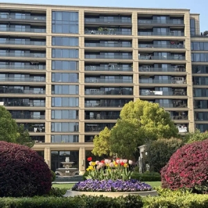 接连降价后，这家物业公司依旧被解聘了！业主更看重“好服务”