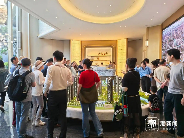 五一假期，杭州新房市场很热闹，刚开的示范区全是人