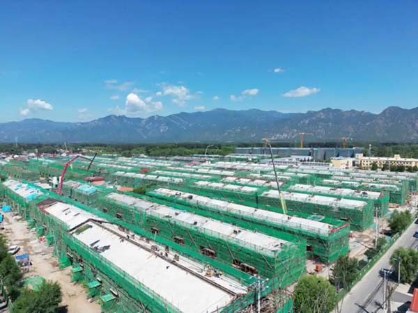北京延庆镇西北片区安置房封顶 村民明年可住新居