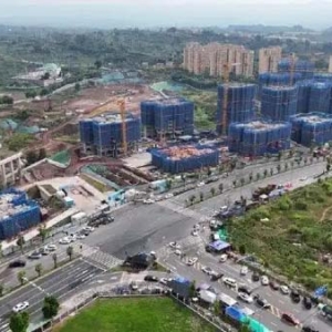 可安置约1.7万人，石船安置房二期项目首批16栋住宅楼封顶
